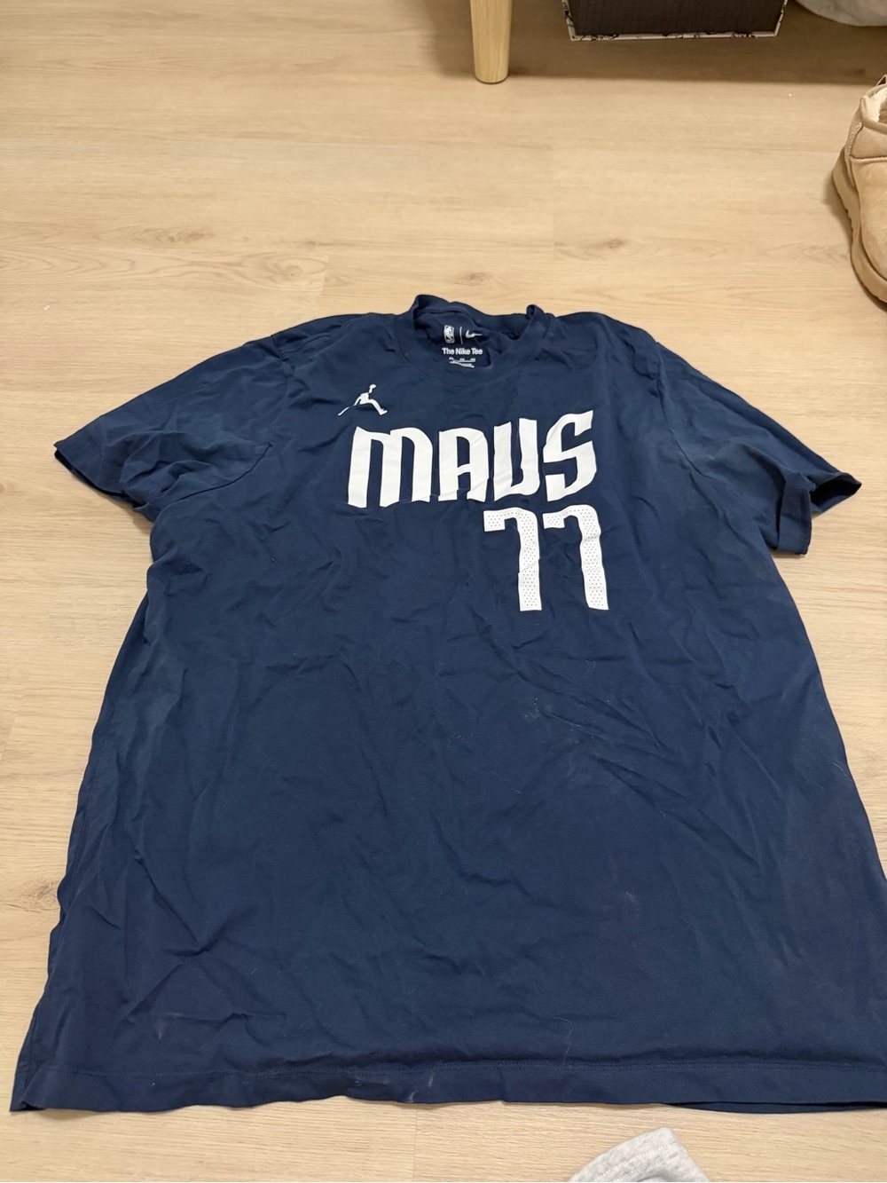 Nike Navy Mavs #77 Luka Dončić Short Sleeve Tee